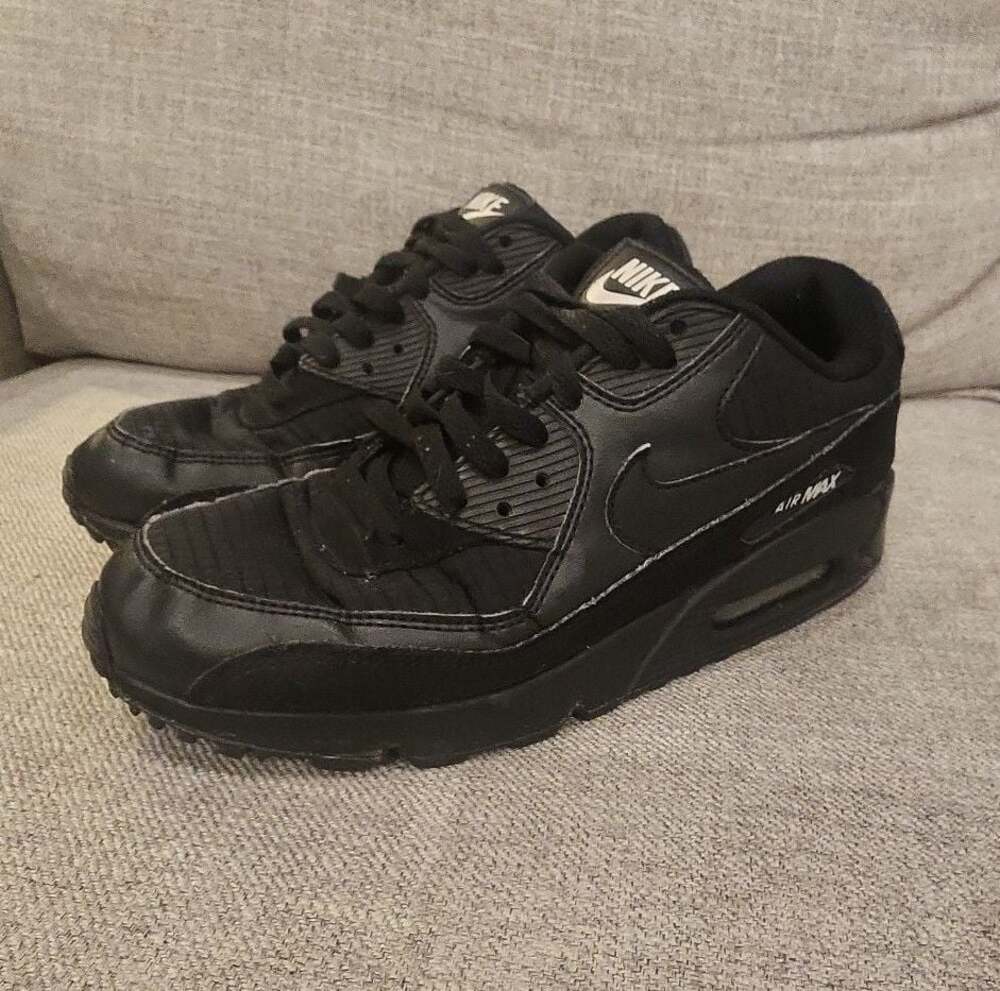 Nike Air Max 90 Essential Black Sneakers Size 8